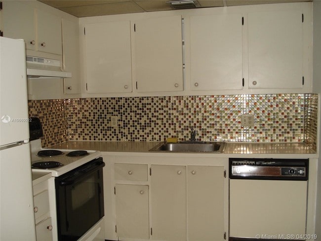Building Photo - 801 SW 133rd Terrace