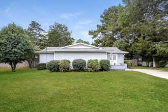 Building Photo - 202 Evergreen St