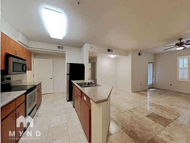 Building Photo - 5302 E Van Buren St Apt 1015
