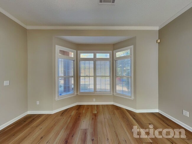 Building Photo - 112 Falling Waters Dr