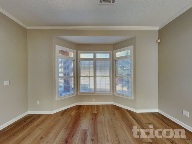 Foto del edificio - 112 Falling Waters Dr