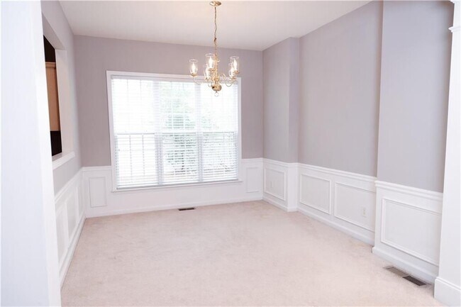 Foto del edificio - 6335 Waveland Dr