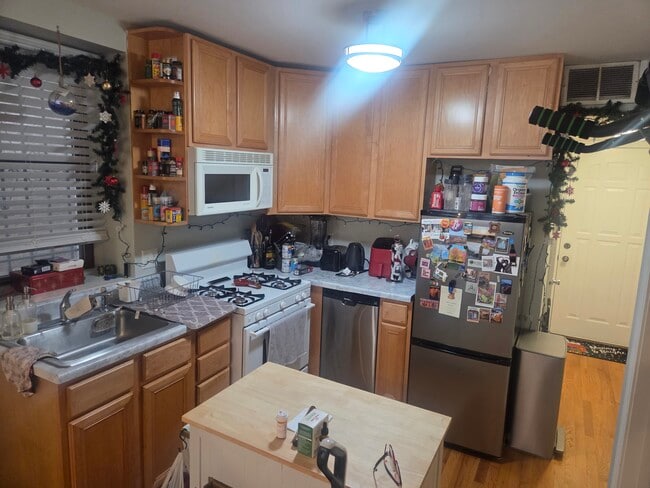 Photo - 2047 West Evergreen-GDN Apartment