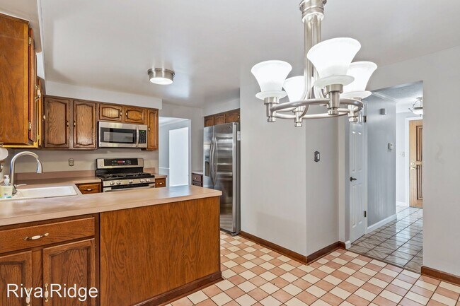 Building Photo - 4 br, 2.5 bath House - 104 Erin Court