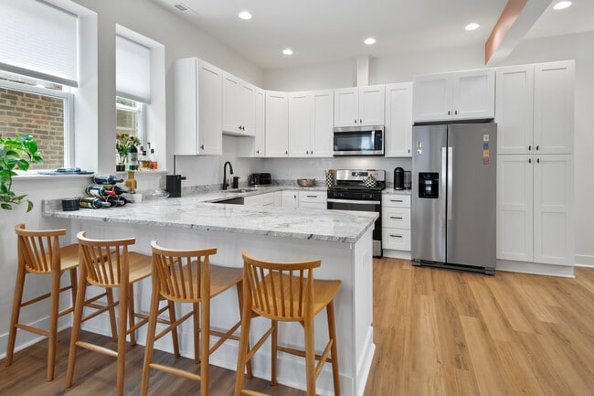 Foto del edificio - 824 N Maplewood Ave