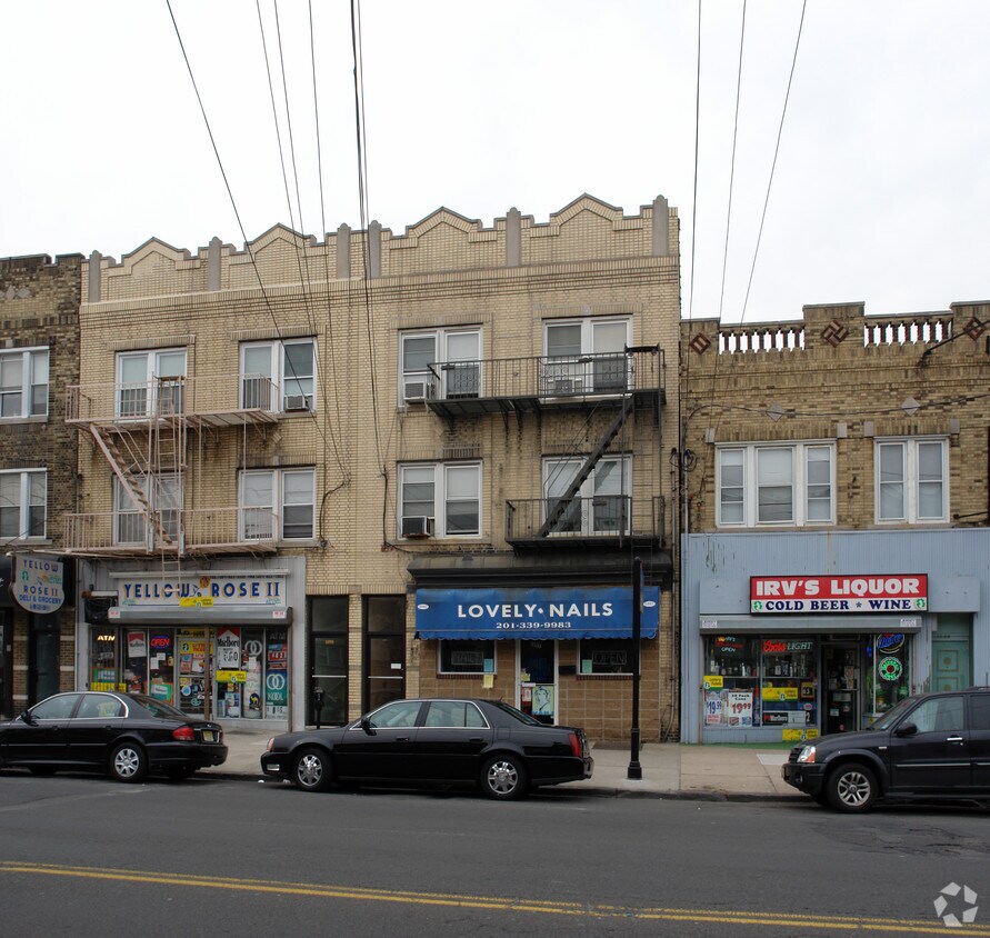 Building Photo - 1097 Avenue C