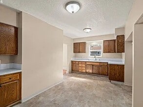 Building Photo - 8316 SE Raymond Ct