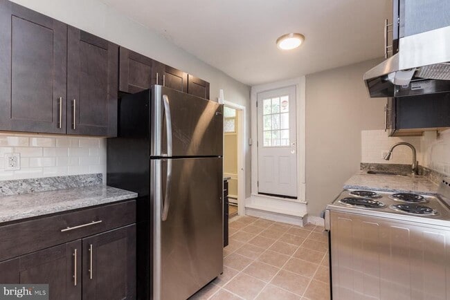 Building Photo - 1202 N 7th St