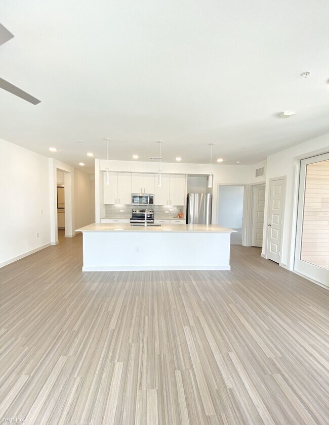 Foto del edificio - 1 br, 1 bath Condo - 18822 Hilltop Commerc...