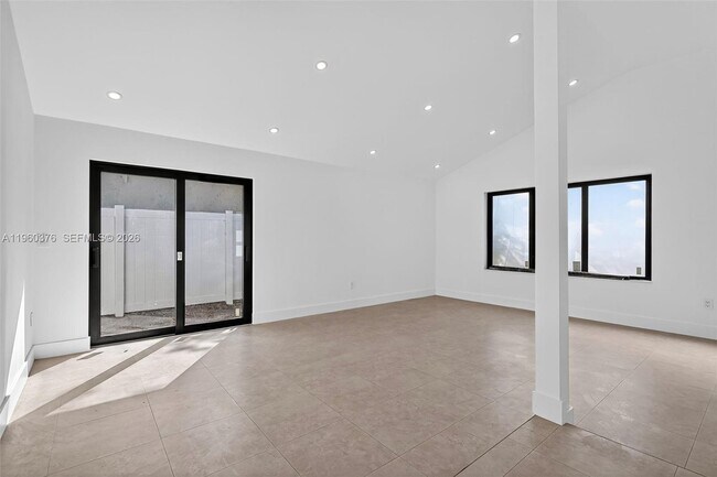 Building Photo - 20615 NE 9th Ct