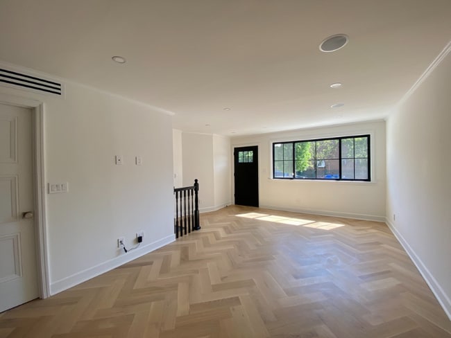 Building Photo - 555 Evergreen Ave