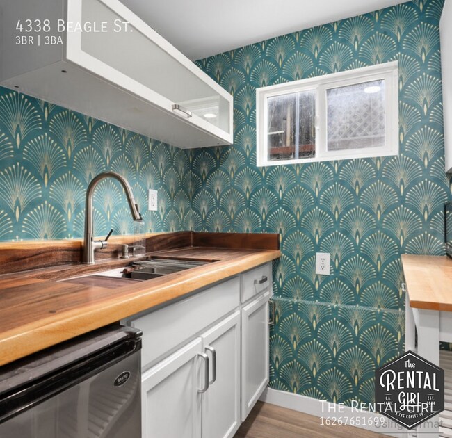 Foto del edificio - 4338 Beagle St