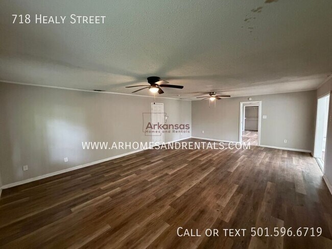 Foto del edificio - 718 Healy St