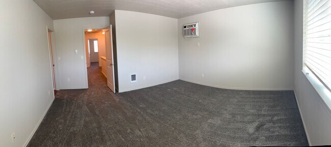 Building Photo - 1382