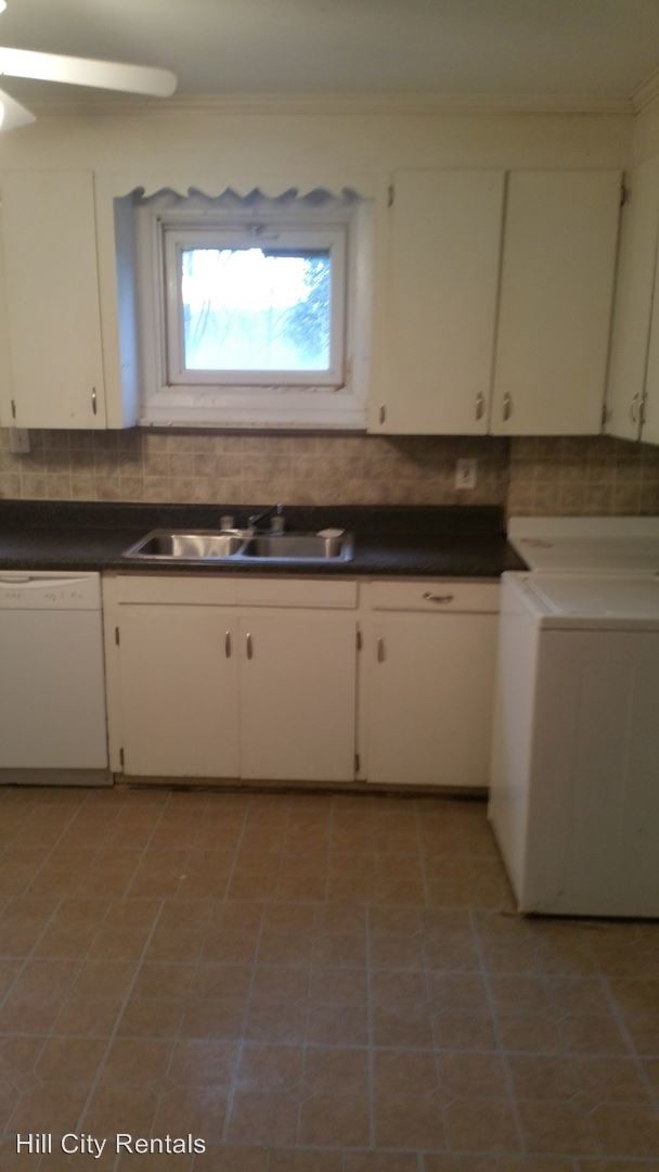 Building Photo - 4627 Ferncliff Dr