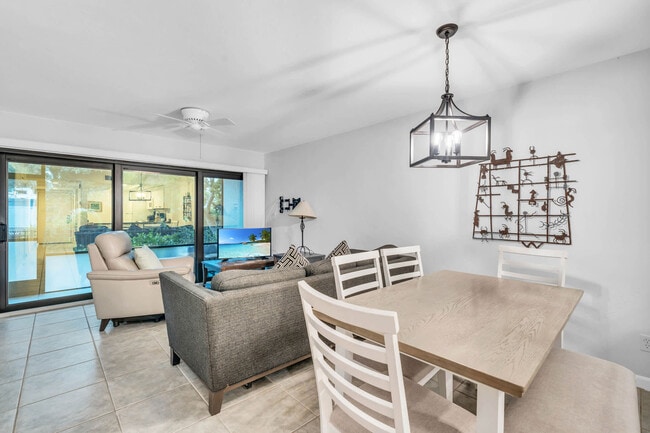 Foto del edificio - 600 Neapolitan Way