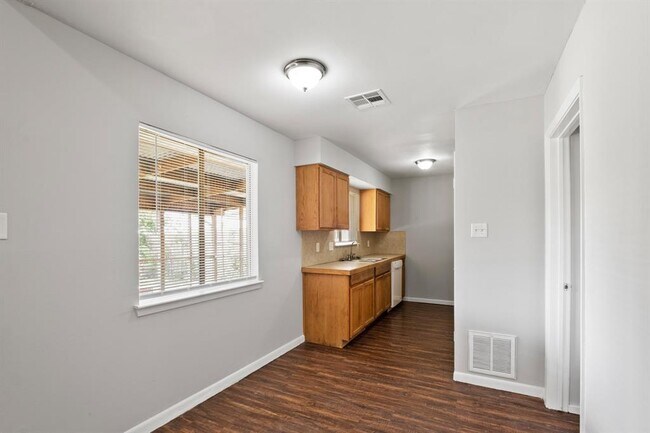 Foto del edificio - 13426 Edgeboro St