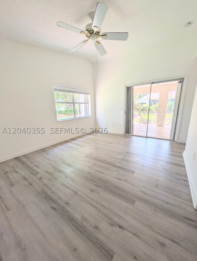Foto del edificio - 532 SE 21st Dr