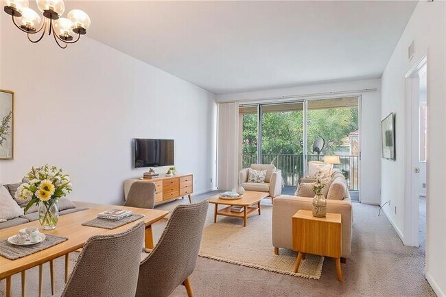 Foto del edificio - 8240 NW 24th St