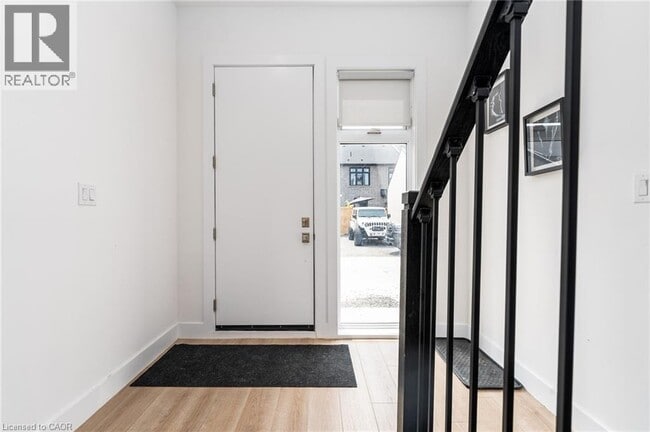 Building Photo - 33 Summersides Mews