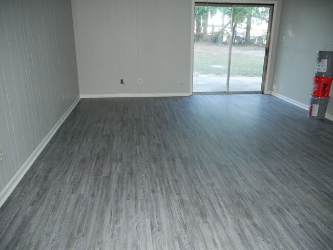 Building Photo - 3106SUND