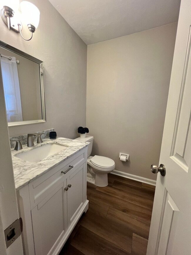 Building Photo - 1000 Holland Dr