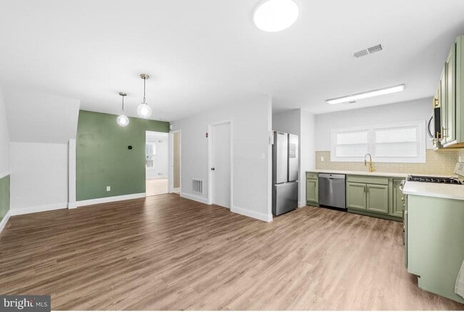 Building Photo - 75 Fomalhaut Ave
