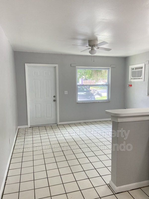 Building Photo - 1033 Bentley St