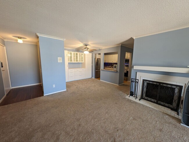 Foto del edificio - Updated 2bd/1ba Condo w/ Pool & Heated Par...