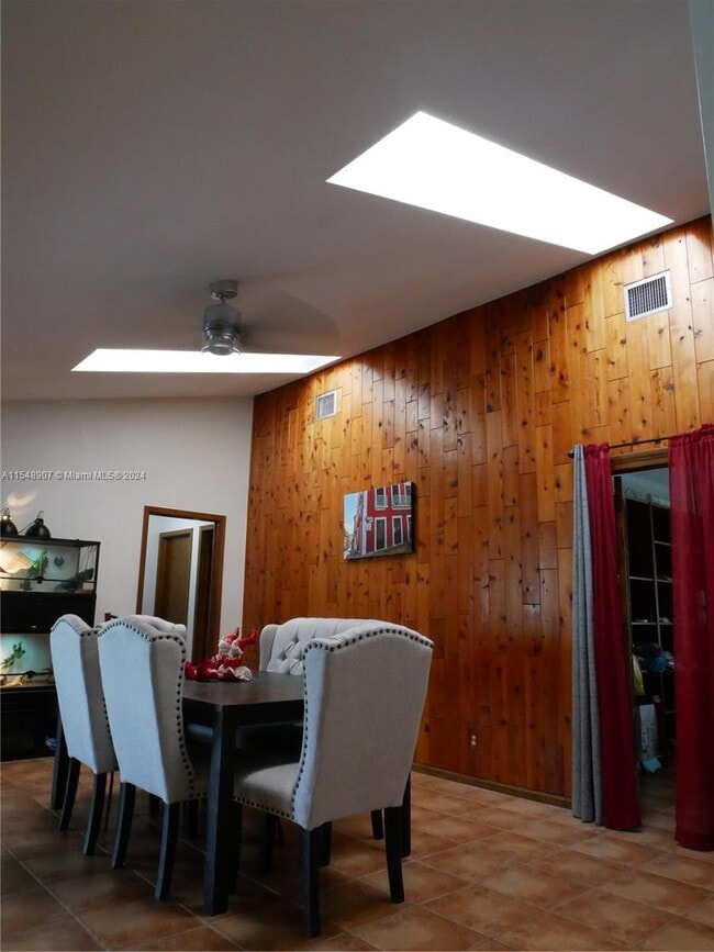 Building Photo - 1060 NW 110th Ln