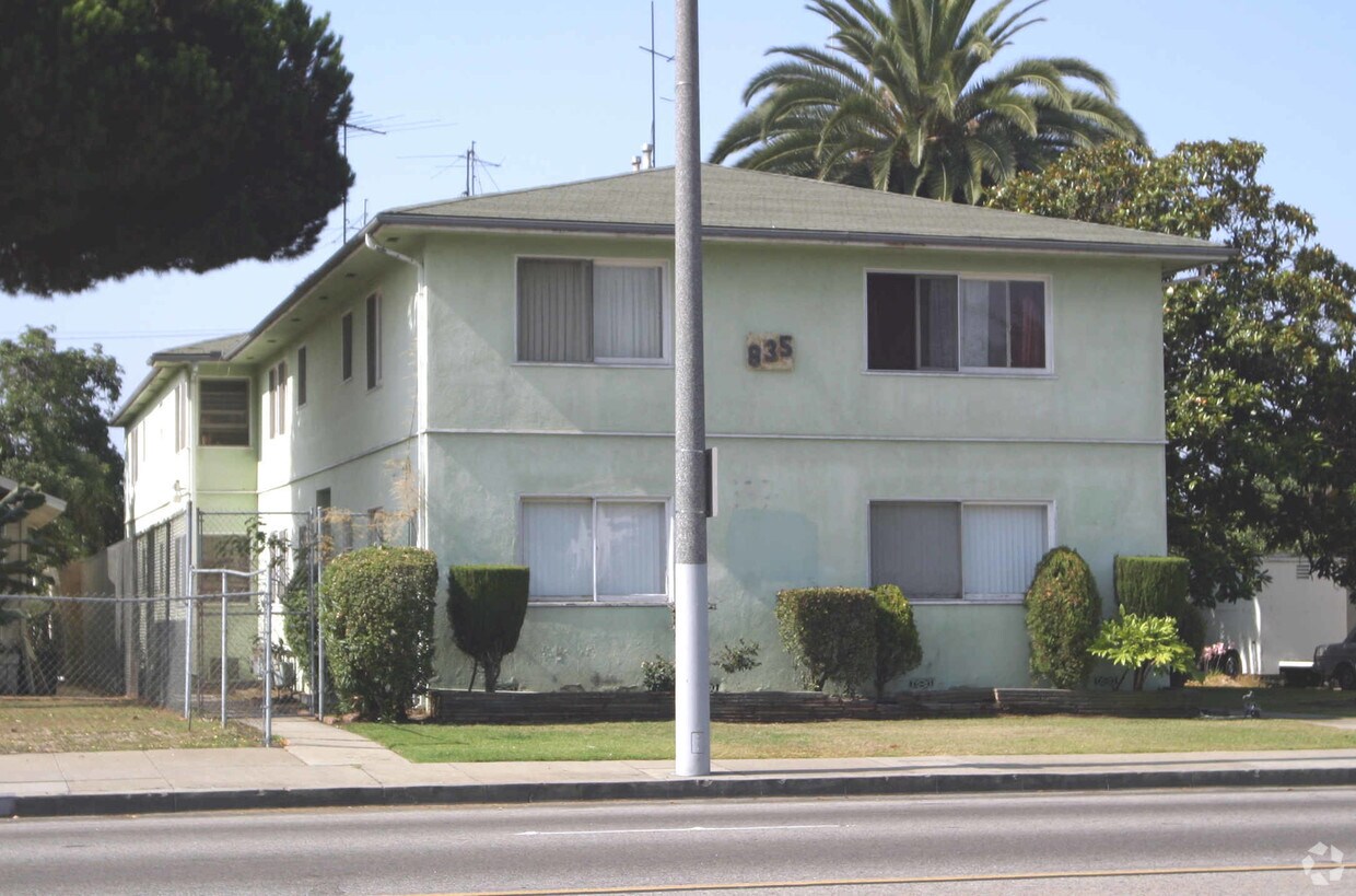 Building Photo - 835 Centinela Ave