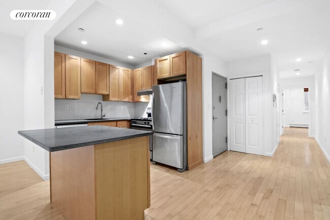 Building Photo - 315 20th St