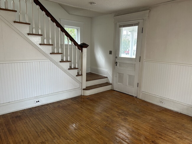 Building Photo - 32 Allen Ave