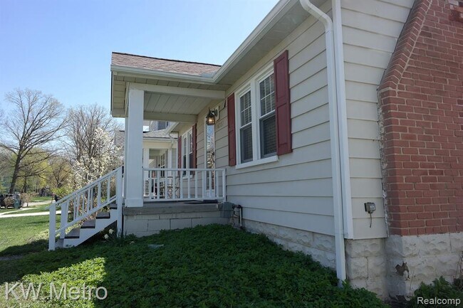 Building Photo - 16237 Kirkshire Ave