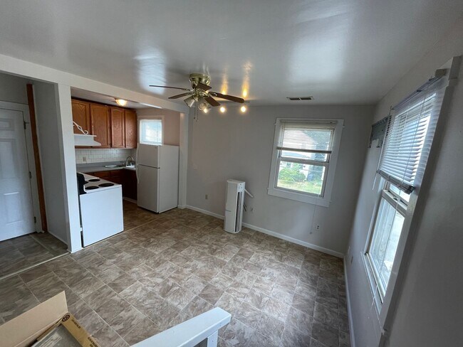 Foto del edificio - 3 Bedroom 1 Bath Second Floor Apartment