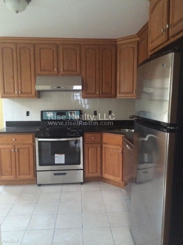 Building Photo - 3 br, 1.5 bath  - 125 Elliot St