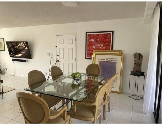 Foto del edificio - 7170 Promenade Dr