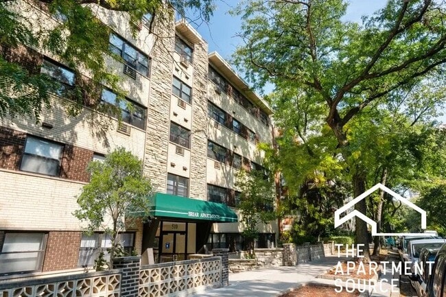 Photo - 510 W Briar Pl (Chicago, IL) Apartment