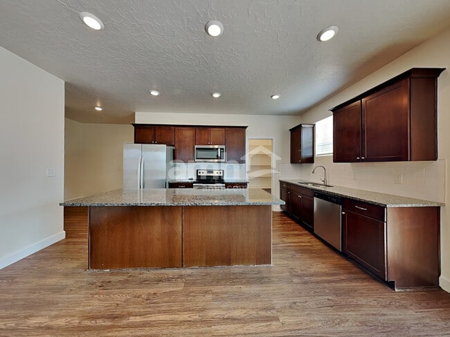 Building Photo - 1077 W 850 S