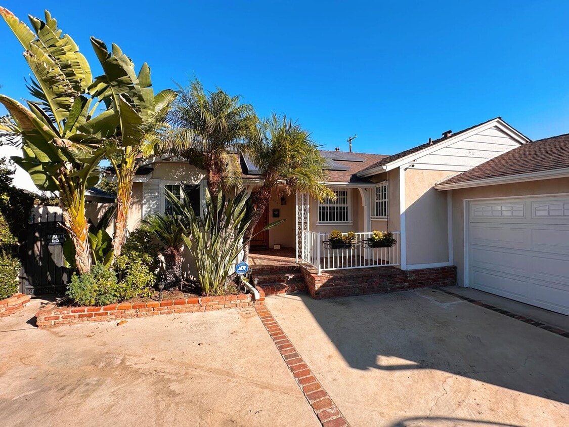 Fachada de la casa - 6500 Whitaker Ave