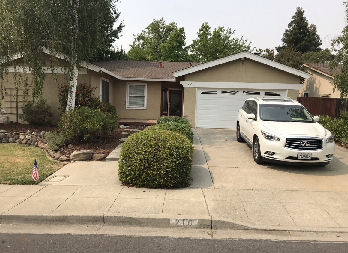 Primary Photo - Beautiful Single Story Livermore Home / Be...