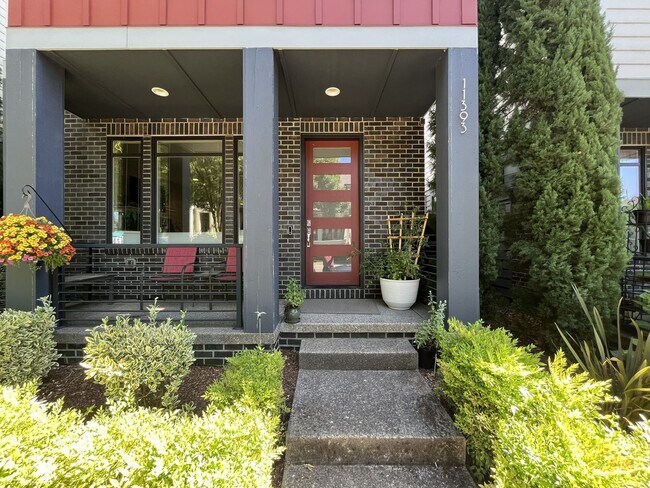 Foto del edificio - Spacious 2,511 Sq Ft Wilsonville Townhome with Vaulted Loft, Modern Kitchen & Attached Two-Car Ga...