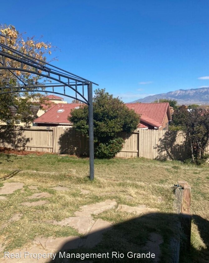 Building Photo - 3 br, 2 bath House - 6104 Santolina Dr NW