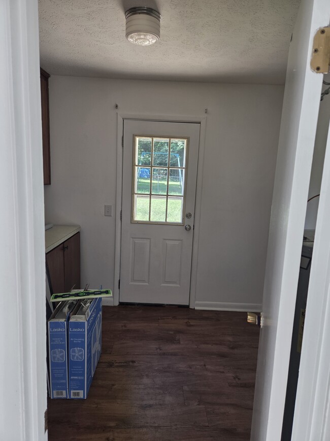 Building Photo - 1118 Country Cir