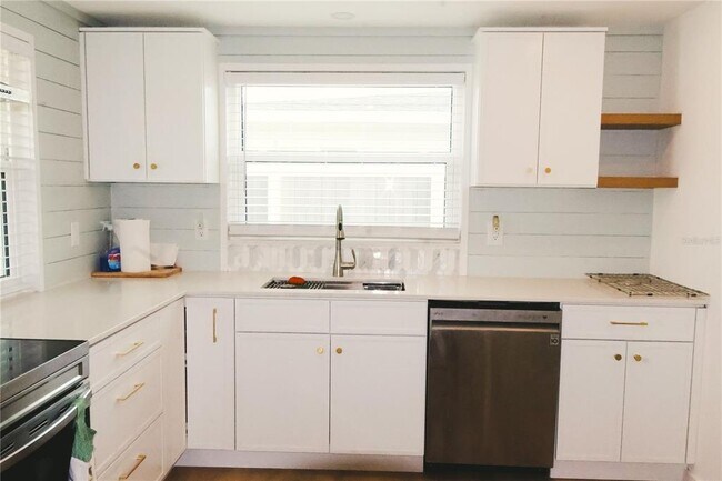 Building Photo - 361 Shamrock Blvd