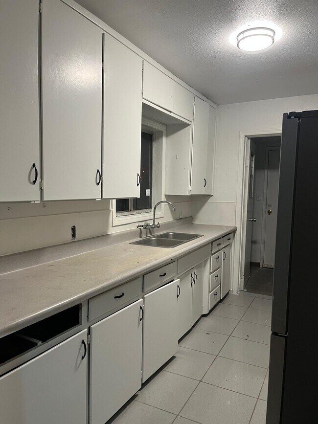 Foto del edificio - 384 N Westside St