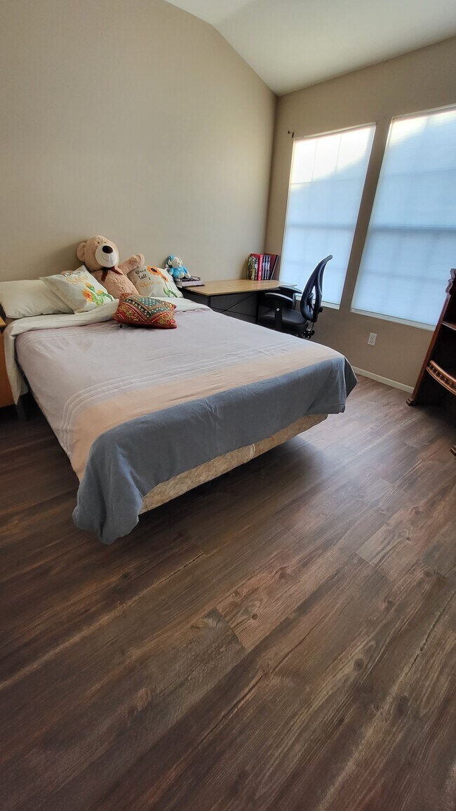 Dormitorio de arriba - 143 Montana del Lago Dr
