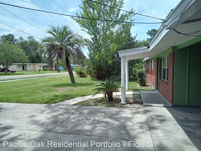 Building Photo - 3 br, 1.5 bath House - 9327 Sibbald Rd
