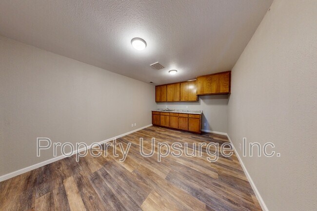 Foto del edificio - 2051 Hilltop Dr