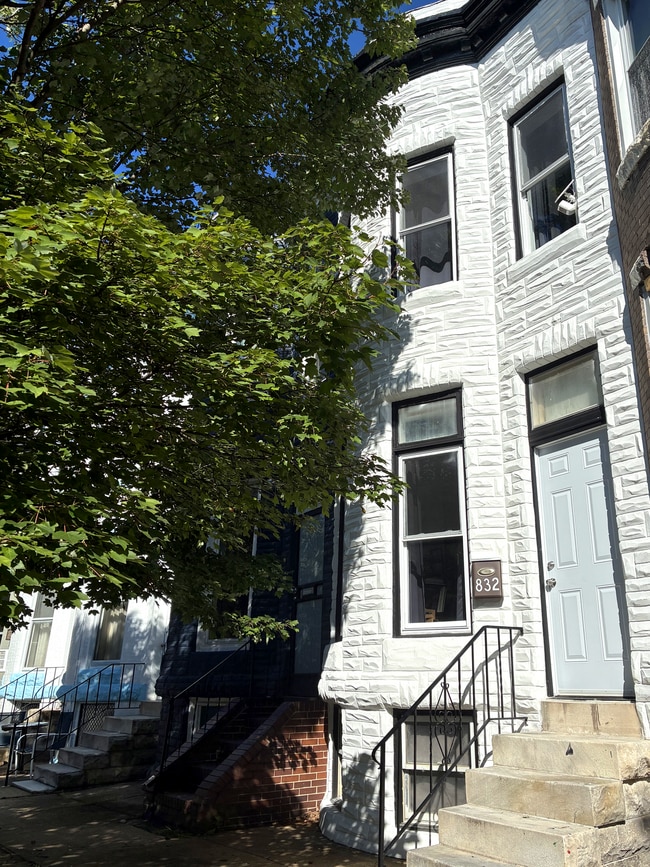 Building Photo - 832 W 35th St
